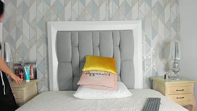 Princsgirl  online show from March 2, 2026, 6:15 pm