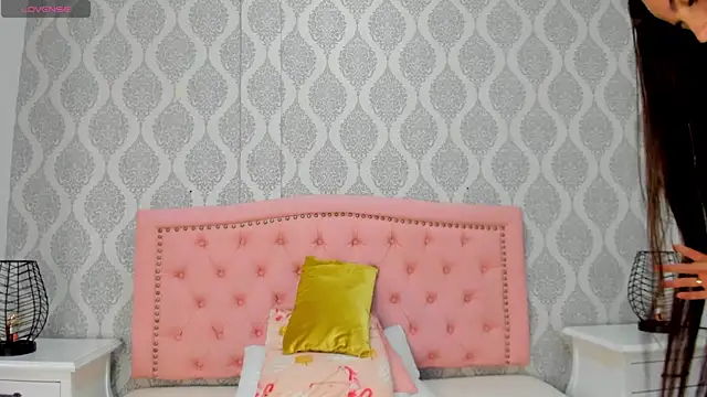 Princsgirl  online show from July 5, 2026, 7:32 pm