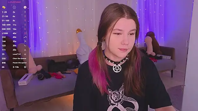 Snapshot of Mira_Falls chatting on March 20, 2026, 6:03 am Mira Falls online show from March 20, 2026, 6:03 am