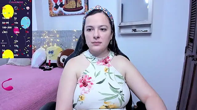 angelaagomez online show from November 22, 2025, 9:24 pm