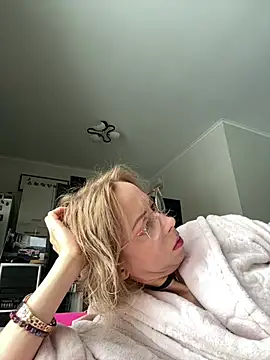 LuxuryNika online show from February 7, 2026, 10:12 am