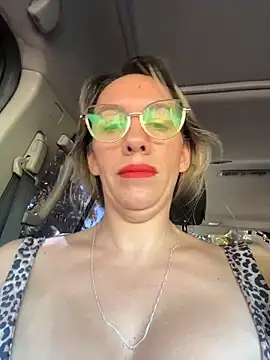 Gatitacarlita online show from March 15, 2026, 12:45 pm