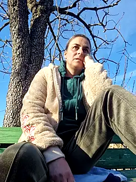 IsabelleCraft online show from March 8, 2025, 2:51 pm