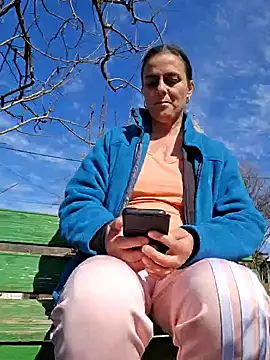 IsabelleCraft online show from March 7, 2025, 10:35 am