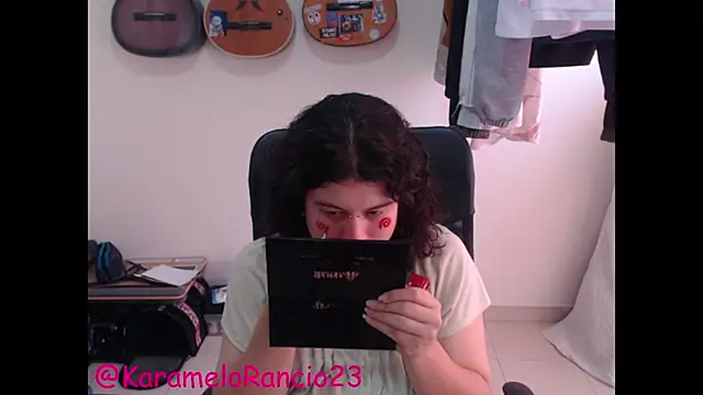 Snapshot of Smoke_trip_Alicia chatting on March 7, 2025, 1:07 pm Smoke trip Alicia online show from March 7, 2025, 1:07 pm