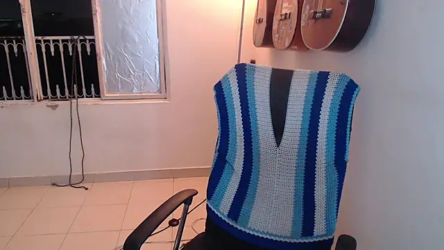 Snapshot of Smoke_trip_Alicia chatting on October 23, 2025, 4:44 am Smoke trip Alicia online show from October 23, 2025, 4:44 am