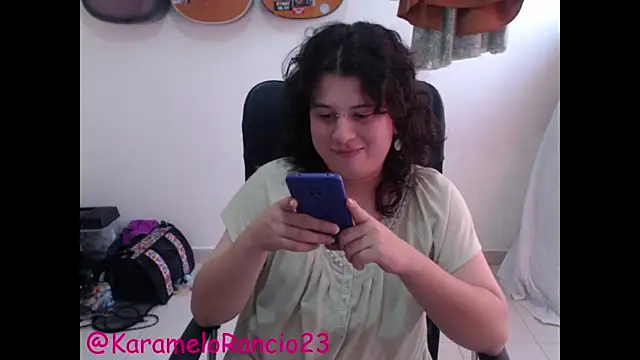 Snapshot of Smoke_trip_Alicia chatting on February 23, 2025, 1:32 pm Smoke trip Alicia online show from February 23, 2025, 1:32 pm