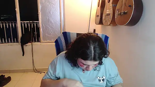 Snapshot of Smoke_trip_Alicia chatting on October 15, 2025, 4:44 am Smoke trip Alicia online show from October 15, 2025, 4:44 am