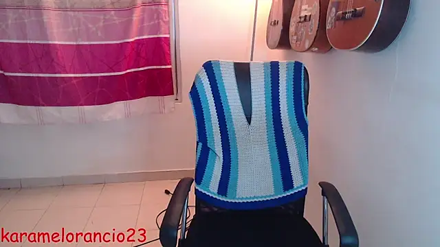 Snapshot of Smoke_trip_Alicia chatting on October 8, 2025, 4:47 am Smoke trip Alicia online show from October 8, 2025, 4:47 am