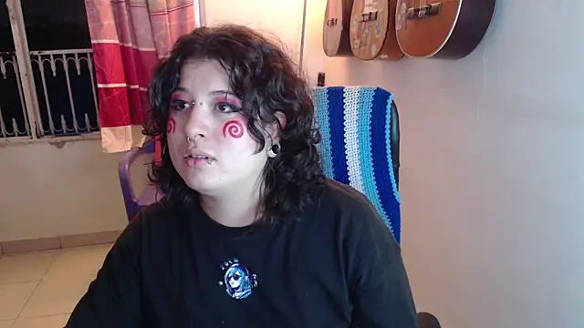 Snapshot of Smoke_trip_Alicia chatting on October 12, 2025, 2:35 am Smoke trip Alicia online show from October 12, 2025, 2:35 am