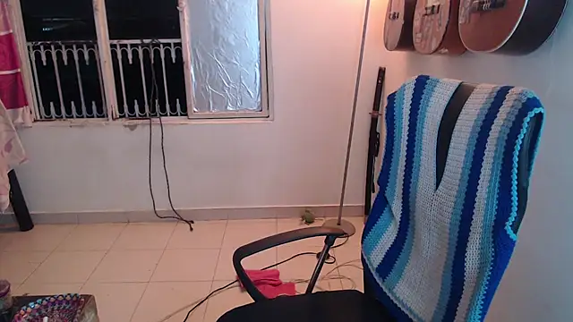 Snapshot of Smoke_trip_Alicia chatting on October 14, 2025, 3:29 am Smoke trip Alicia online show from October 14, 2025, 3:29 am