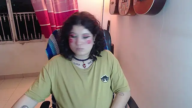 Snapshot of Smoke_trip_Alicia chatting on October 10, 2025, 5:08 am Smoke trip Alicia online show from October 10, 2025, 5:08 am