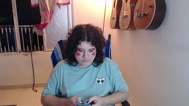 Snapshot of Smoke_trip_Alicia chatting on October 16, 2025, 3:48 am Smoke trip Alicia online show from October 16, 2025, 3:48 am