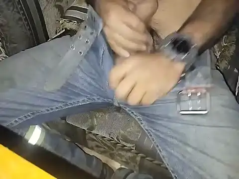 Snapshot of robertocastillo-2017 chatting on September 30, 2025, 5:13 am robertocastillo-2017 online show from September 30, 2025, 5:13 am