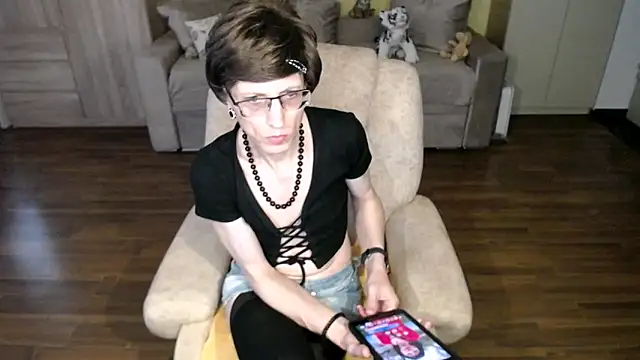 Snapshot of clementine chatting on May 11, 2026, 2:56 pm clementine online show from May 11, 2026, 2:56 pm