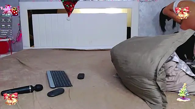 FlirtDeea online show from December 13, 2025, 8:04 pm