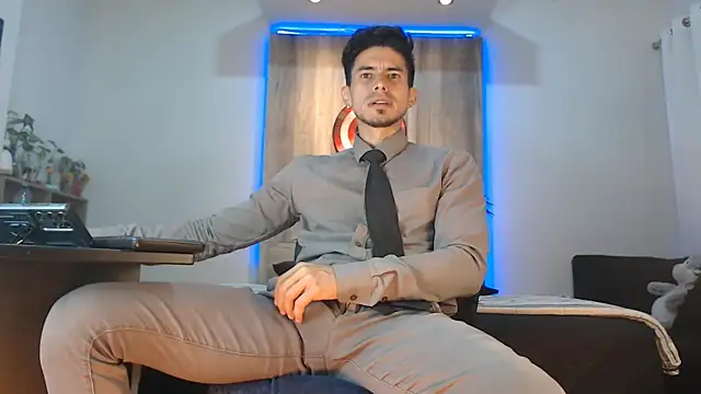 Andrew 4  online show from November 13, 2025, 3:10 am