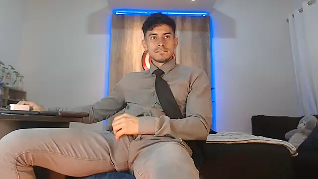 Andrew 4  online show from October 31, 2025, 2:52 am