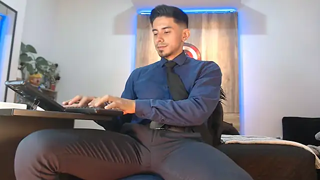 Andrew 4  online show from January 11, 2026, 11:44 pm