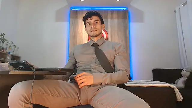 Andrew 4  online show from October 27, 2025, 4:46 am