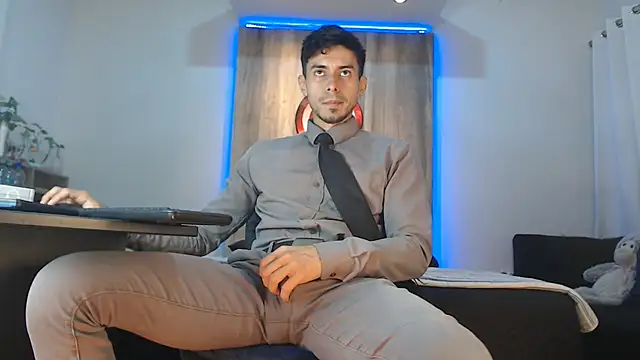 Andrew 4  online show from November 8, 2025, 4:27 am