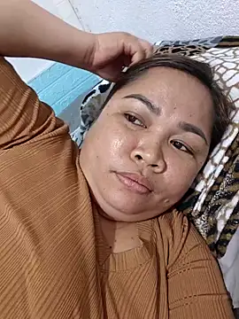 XXLorie 02 online show from April 16, 2026, 12:28 pm