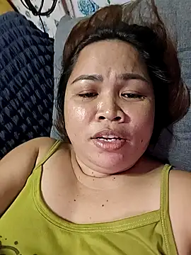 XXLorie 02 online show from February 11, 2026, 12:27 pm