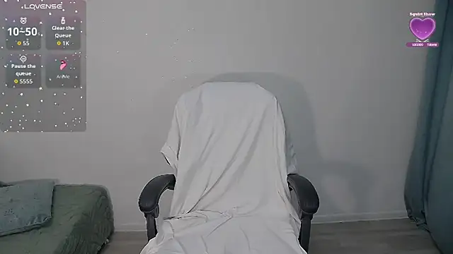 erikaerika online show from March 22, 2026, 9:11 am