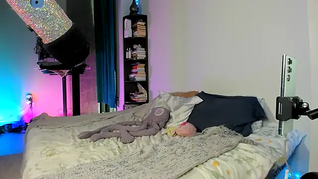 kawaiiibabiii online show from September 13, 2025, 4:01 am