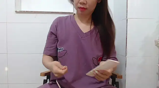 Snapshot of AsianPussie4u chatting on February 19, 2025, 1:40 am AsianPussie4u online show from February 19, 2025, 1:40 am