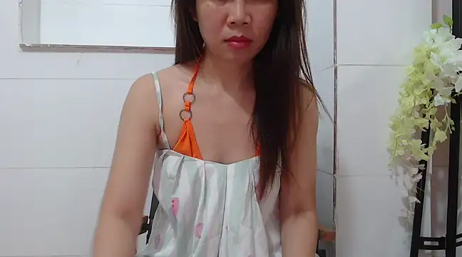 Snapshot of AsianPussie4u chatting on February 21, 2025, 9:45 am AsianPussie4u online show from February 21, 2025, 9:45 am