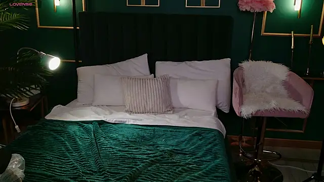 Eille Elfie online show from September 22, 2025, 5:02 am