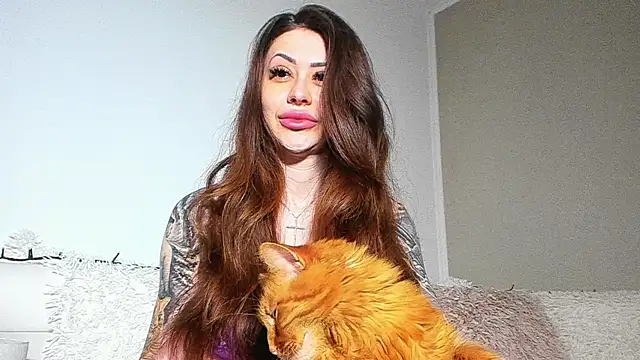 Snapshot of BrianaDiamondXXX chatting on April 3, 2026, 10:43 am BrianaDiamondXXX online show from April 3, 2026, 10:43 am