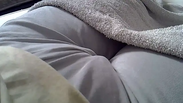 Snapshot of perescam chatting on April 4, 2026, 2:12 pm perescam online show from April 4, 2026, 2:12 pm