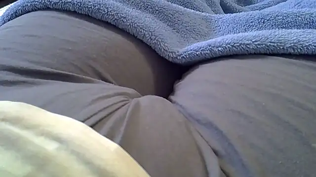 Snapshot of perescam chatting on March 31, 2026, 1:35 pm perescam online show from March 31, 2026, 1:35 pm