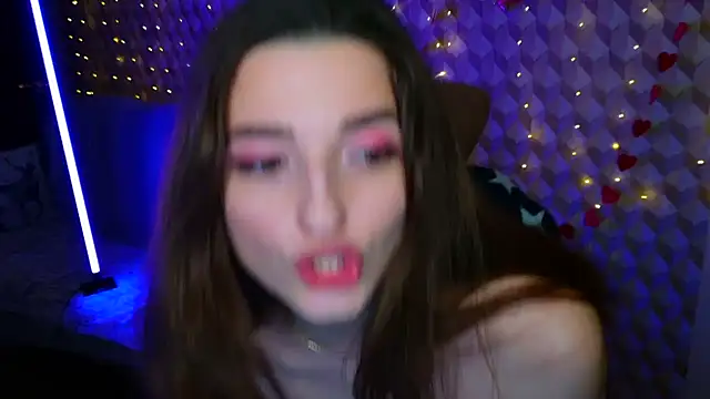 GoldieHoshie online show from February 3, 2025, 5:24 pm