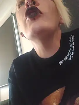 Snapshot of PinkTheHawk chatting on February 15, 2026, 10:09 pm PinkTheHawk online show from February 15, 2026, 10:09 pm