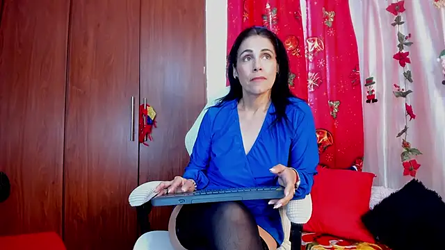 girasol walton online show from January 8, 2026, 2:12 pm