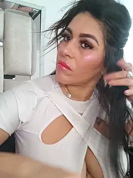 chelaqueen  online show from November 8, 2025, 5:49 pm