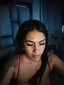 Snapshot of chelaqueen_ chatting on May 15, 2026, 11:25 pm chelaqueen online show from May 15, 2026, 11:25 pm