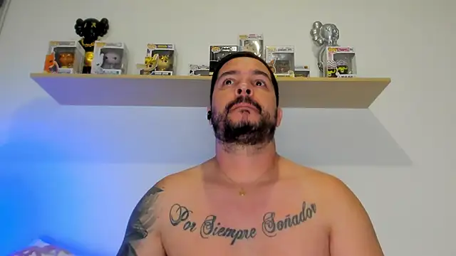 camilo restrepo21 online show from May 18, 2026, 11:31 pm