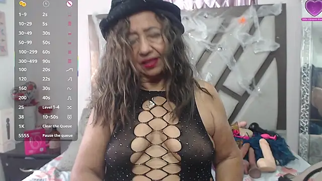 matureluna online show from October 28, 2025, 4:50 pm