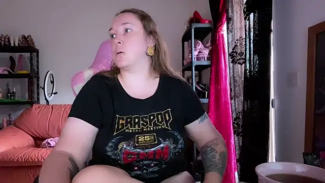 kisicaxx online show from October 29, 2025, 5:50 am