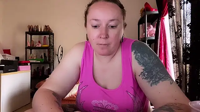kisicaxx online show from May 17, 2026, 10:04 am