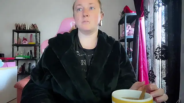 kisicaxx online show from March 31, 2026, 2:19 pm