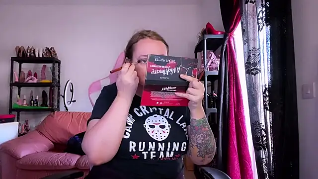 kisicaxx online show from November 10, 2025, 2:22 pm