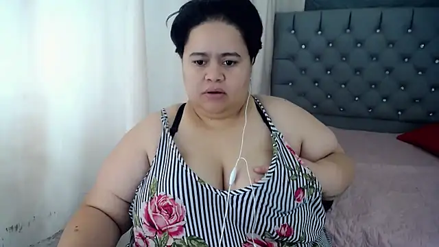 hotlesby4uxxx online show from December 12, 2024, 7:59 pm