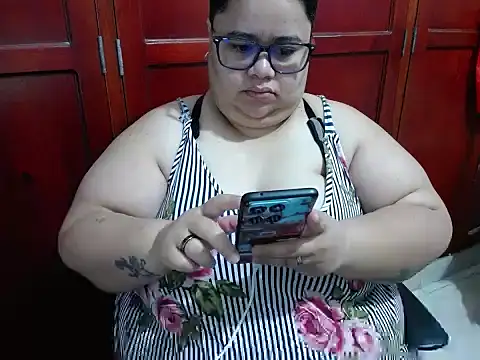 hotlesby4uxxx online show from June 18, 2026, 2:00 pm