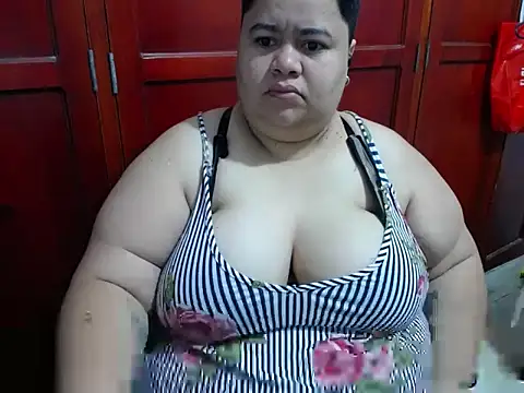 hotlesby4uxxx online show from June 17, 2026, 1:54 pm