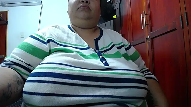 hotlesby4uxxx online show from April 26, 2026, 12:57 pm